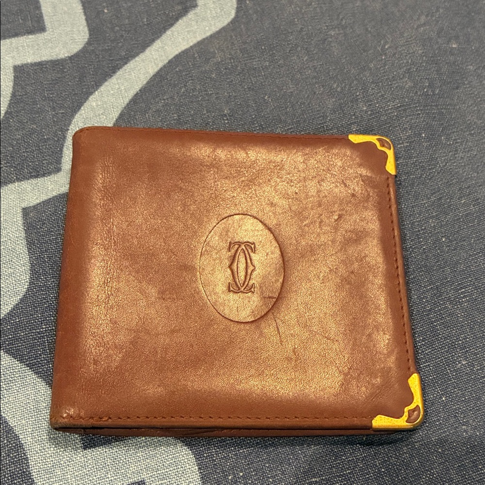 Must de Cartier Bifold Leather Wallet with Gold Tipped Corners👝
